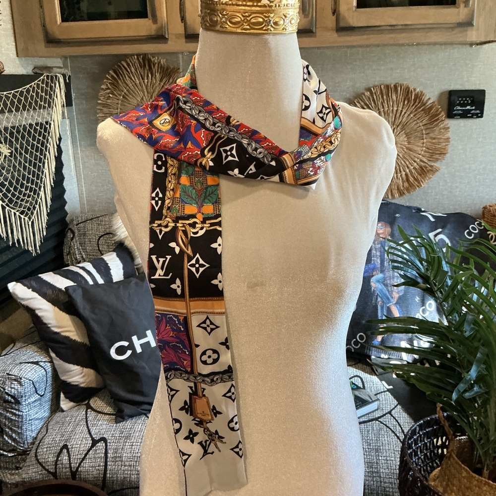 FUN Multicolor Design Silk Scarf